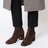 Alma– Zamszowe botki na słupku