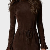 Elegancka Sukienka Midi z Zamszu w Ciemnym Brązie z Wiązaniem