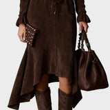 Elegancka Sukienka Midi z Zamszu w Ciemnym Brązie z Wiązaniem